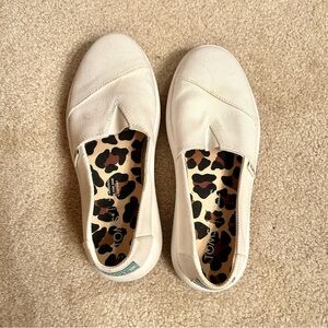 Women’s White Toms Size 5
